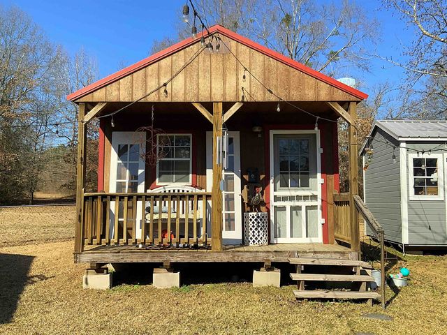 210 E Whatley Rd, White Oak, TX 75693