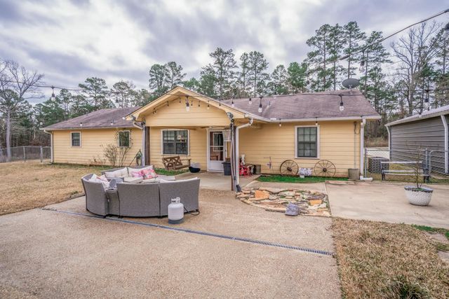 210 E Whatley Rd, White Oak, TX 75693