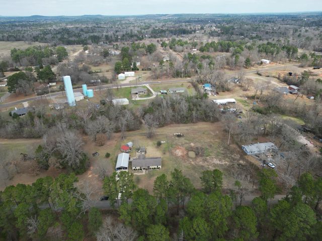 210 E Whatley Rd, White Oak, TX 75693