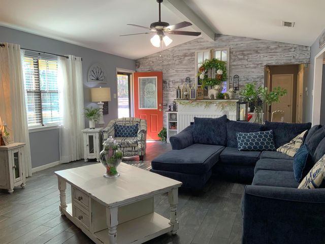 210 E Whatley Rd, White Oak, TX 75693