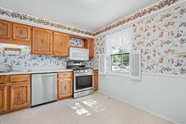 42948 Richards Court 5, Northville Township, MI 48167