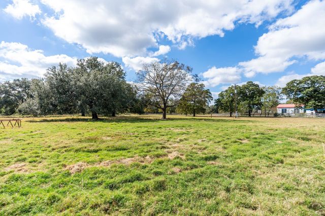 4003 State Highway 159, La Grange, TX 78945