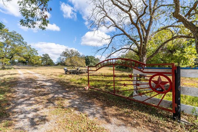 4003 State Highway 159, La Grange, TX 78945