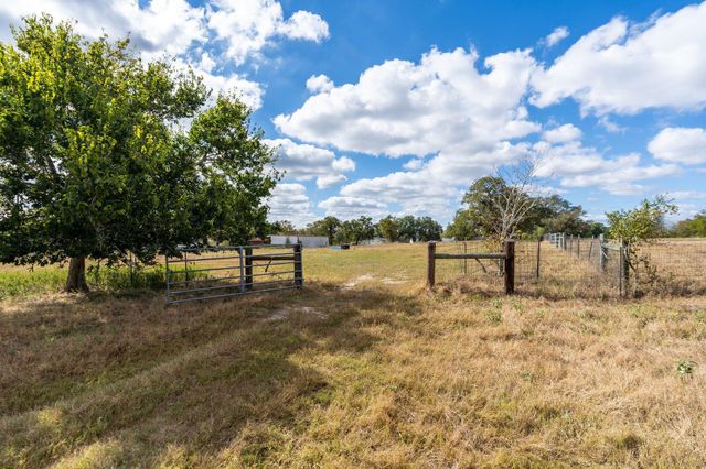 4003 State Highway 159, La Grange, TX 78945