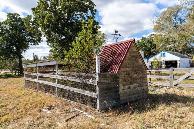 4003 State Highway 159, La Grange, TX 78945