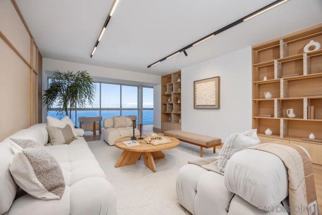 939 Coast 17D, La Jolla, CA 92037