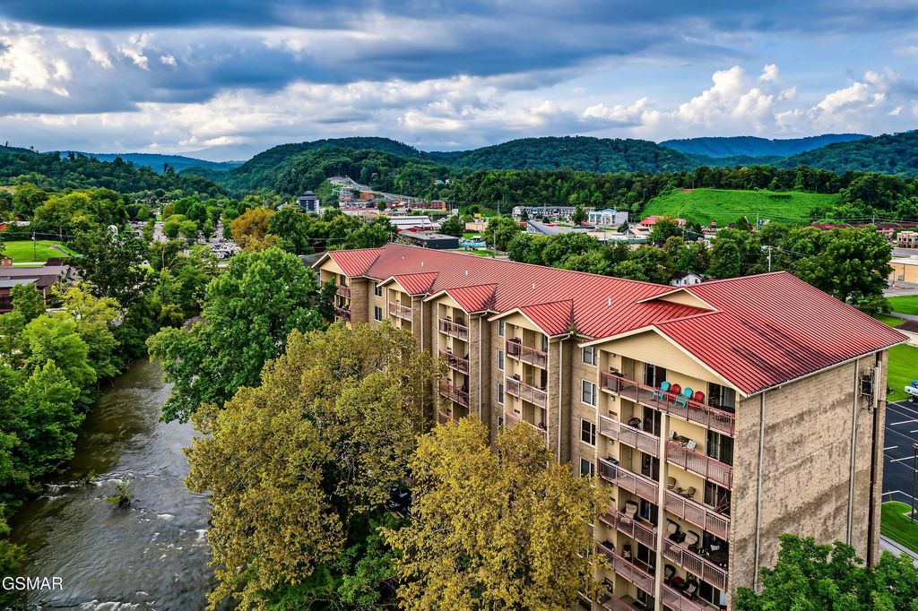 3919 S River Road, Pigeon Forge, TN 37863