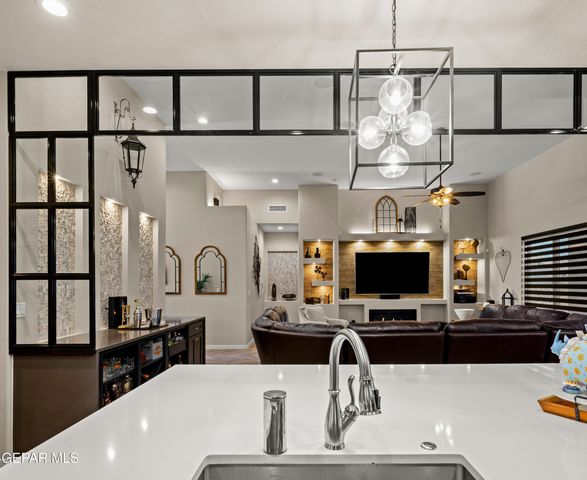 12261 CLIFTON HILL Road, Horizon City, TX 79928