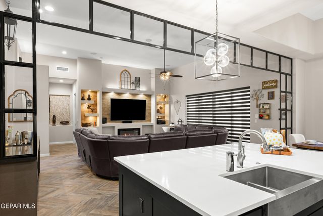 12261 CLIFTON HILL Road, Horizon City, TX 79928