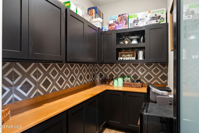 12261 CLIFTON HILL Road, Horizon City, TX 79928