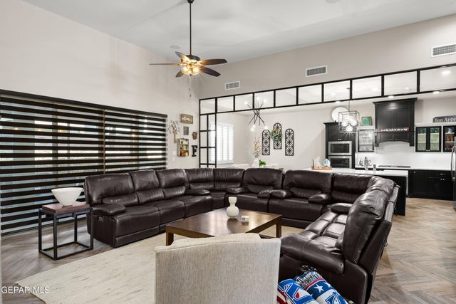 12261 CLIFTON HILL Road, Horizon City, TX 79928