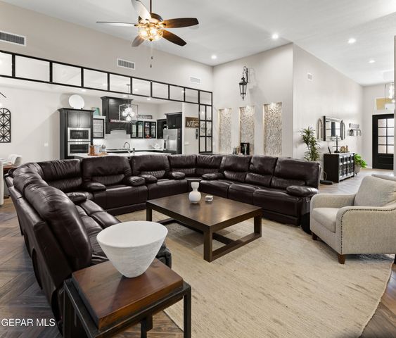 12261 CLIFTON HILL Road, Horizon City, TX 79928