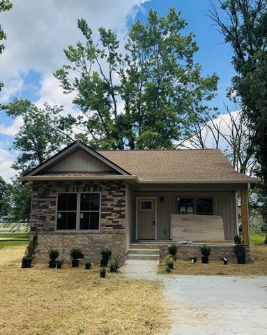 207 Strawberry St, Portland, TN 37148