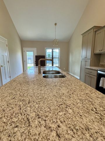 207 Strawberry St, Portland, TN 37148