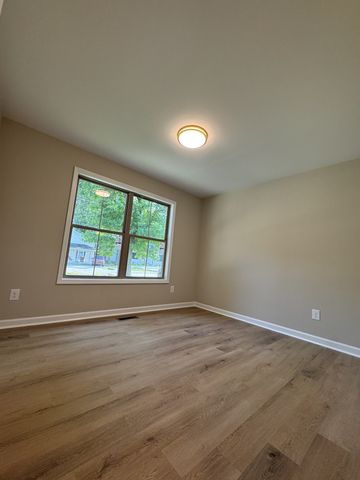 207 Strawberry St, Portland, TN 37148