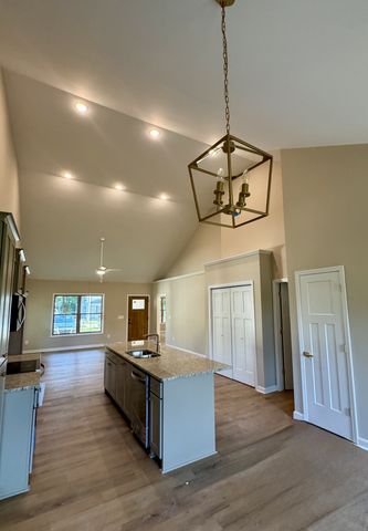 207 Strawberry St, Portland, TN 37148