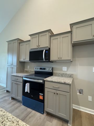 207 Strawberry St, Portland, TN 37148