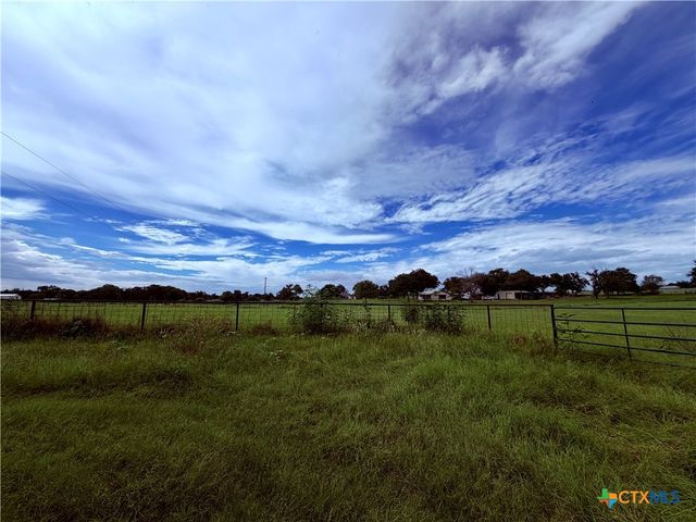 17 County Road 236A, Gonzales, TX 78629