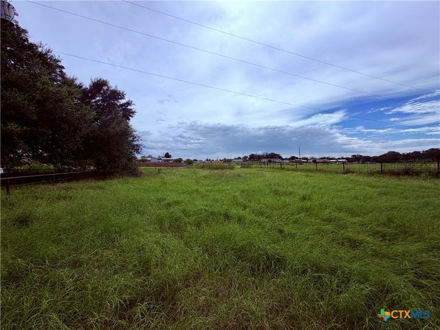 17 County Road 236A, Gonzales, TX 78629