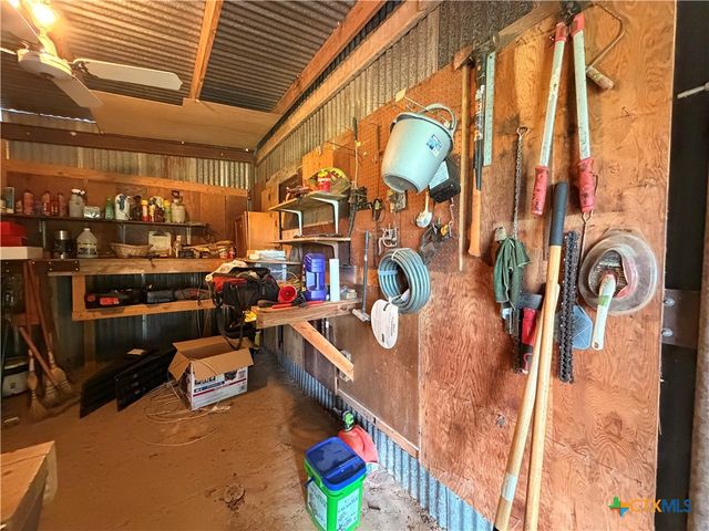 17 County Road 236A, Gonzales, TX 78629