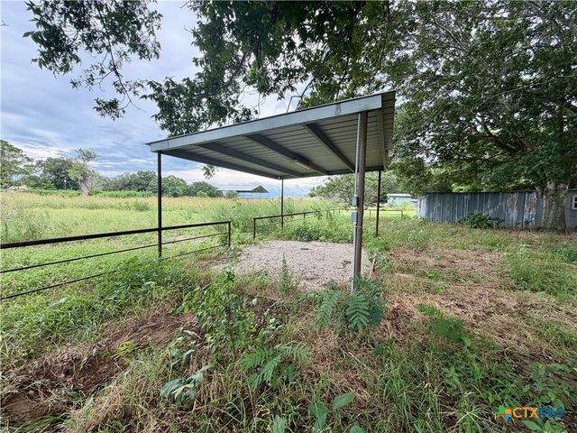 17 County Road 236A, Gonzales, TX 78629