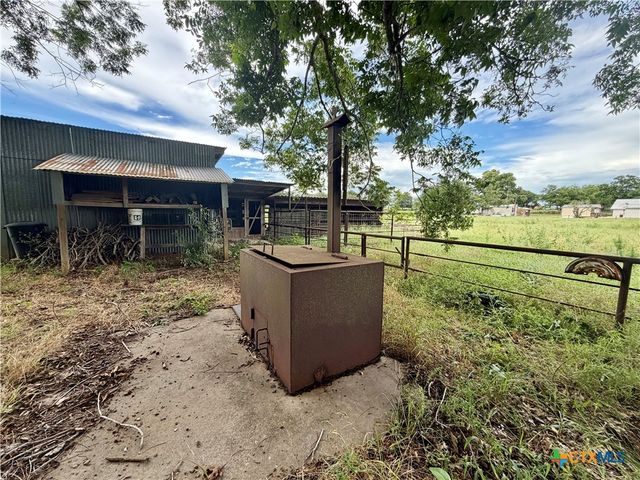 17 County Road 236A, Gonzales, TX 78629