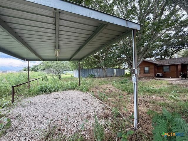 17 County Road 236A, Gonzales, TX 78629
