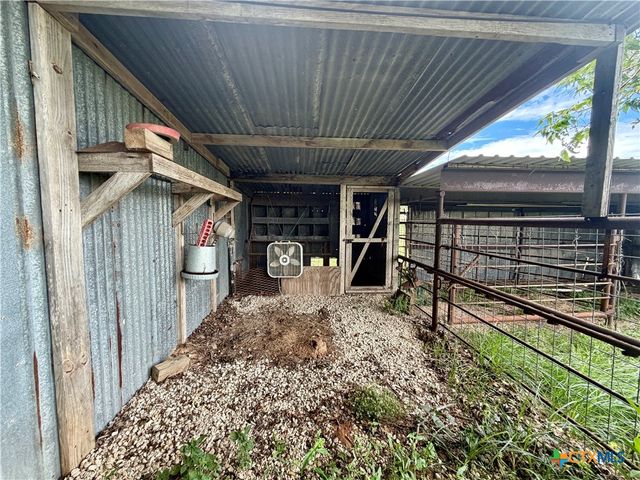 17 County Road 236A, Gonzales, TX 78629