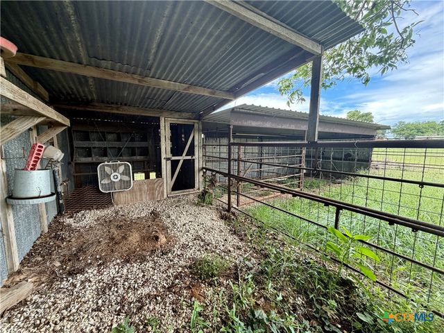17 County Road 236A, Gonzales, TX 78629