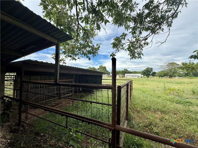 17 County Road 236A, Gonzales, TX 78629