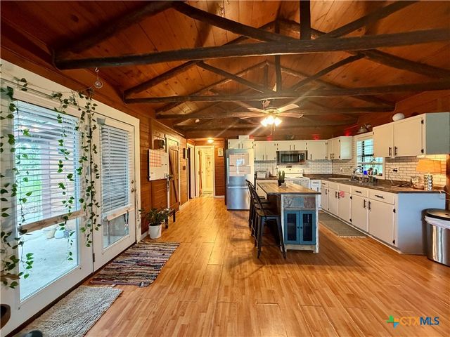 17 County Road 236A, Gonzales, TX 78629