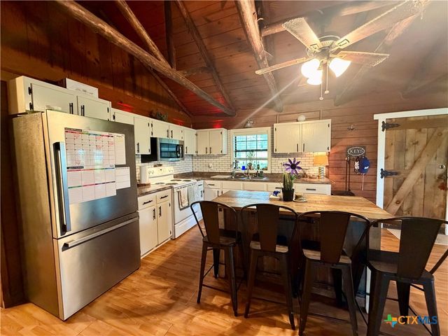 17 County Road 236A, Gonzales, TX 78629