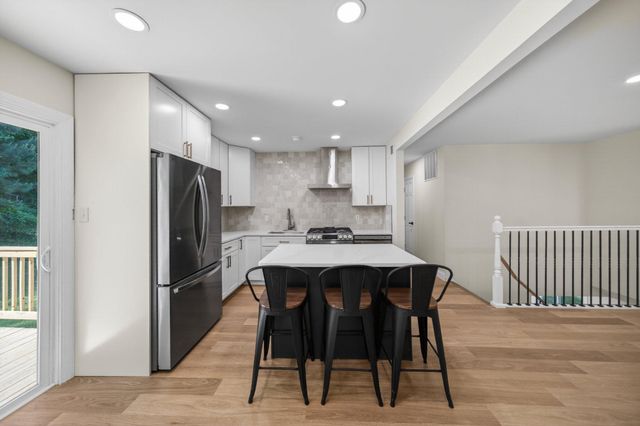 4233 HOFFMAN DR, Woodbridge, VA 22193