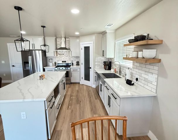 25566 Martin Street, Madera, CA 93638