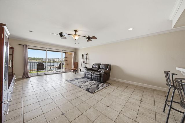 15575 Marina Drive 317C, Conroe, TX 77356