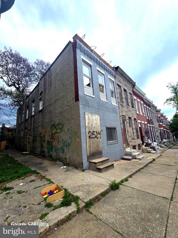 Image 2 of property listing at 2524 W FAIRMOUNT AVE, Baltimore, MD 21223