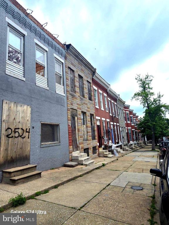 Image 4 of property listing at 2524 W FAIRMOUNT AVE, Baltimore, MD 21223