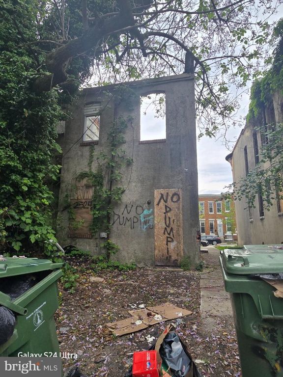 Image 5 of property listing at 2524 W FAIRMOUNT AVE, Baltimore, MD 21223