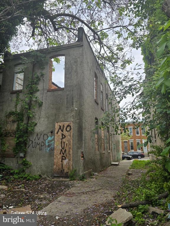 Image 6 of property listing at 2524 W FAIRMOUNT AVE, Baltimore, MD 21223