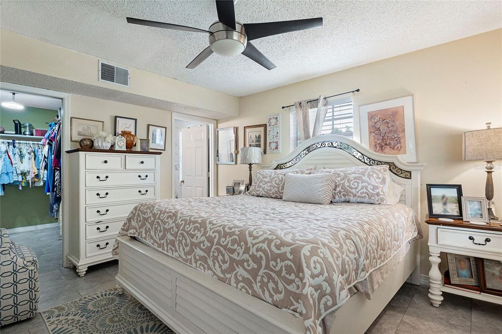 Image 3 of property listing at 7067 JARVIS ROAD, Sarasota, FL 34241