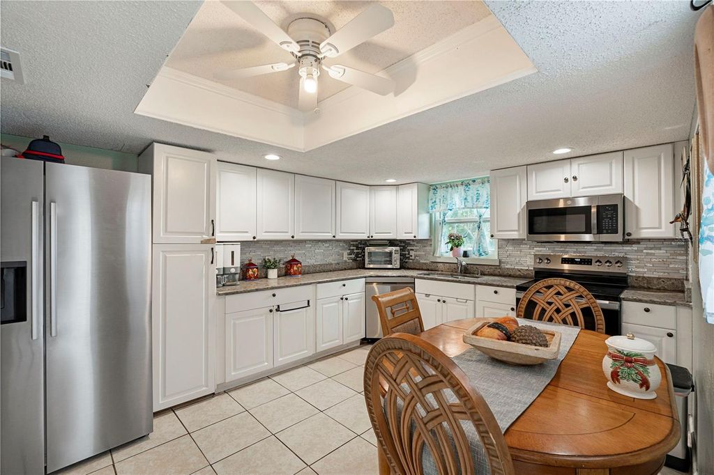 Image 8 of property listing at 7067 JARVIS ROAD, Sarasota, FL 34241