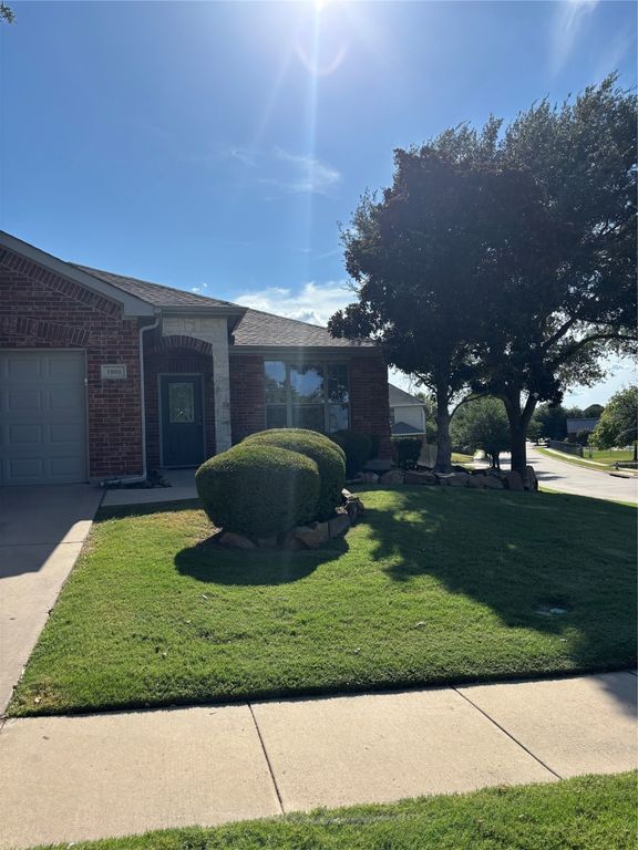 1000 Prairie Heights Drive, Fort Worth, TX 76108