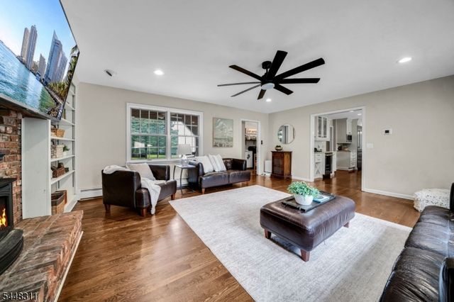 5 Fieldstone Dr, Clinton Twp., NJ 08833