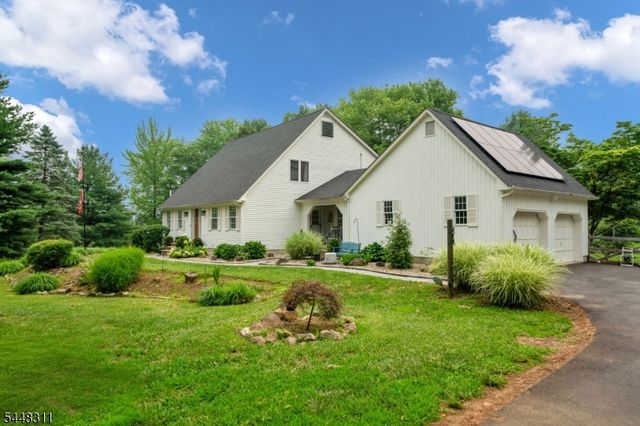 5 Fieldstone Dr, Clinton Twp., NJ 08833
