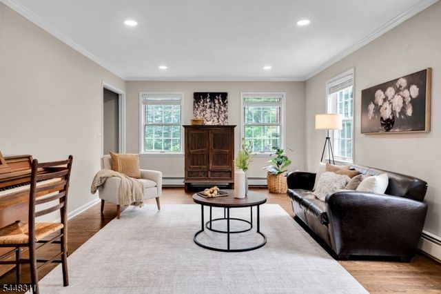 5 Fieldstone Dr, Clinton Twp., NJ 08833