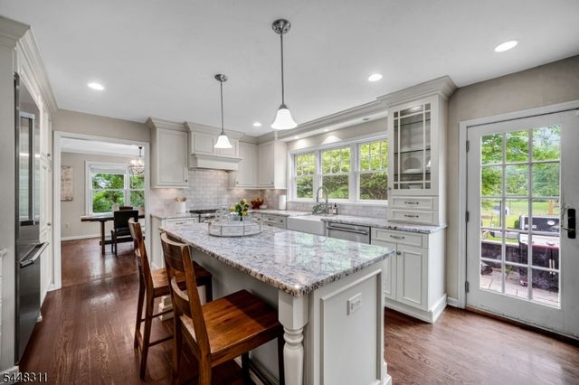 5 Fieldstone Dr, Clinton Twp., NJ 08833