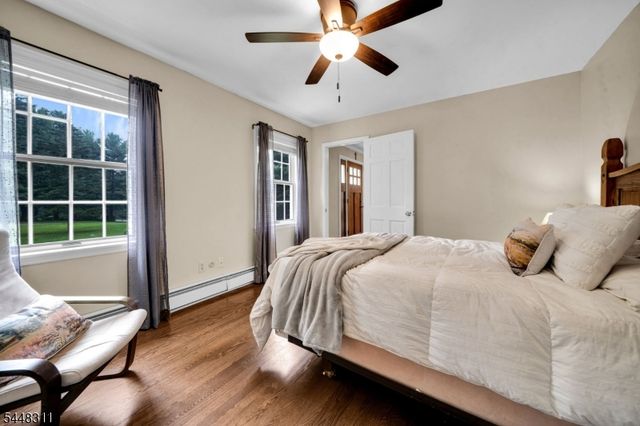 5 Fieldstone Dr, Clinton Twp., NJ 08833