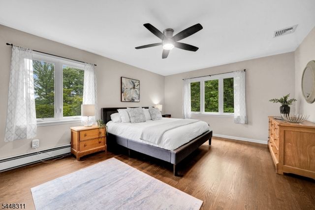5 Fieldstone Dr, Clinton Twp., NJ 08833