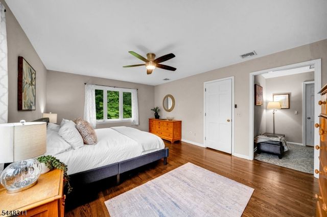 5 Fieldstone Dr, Clinton Twp., NJ 08833