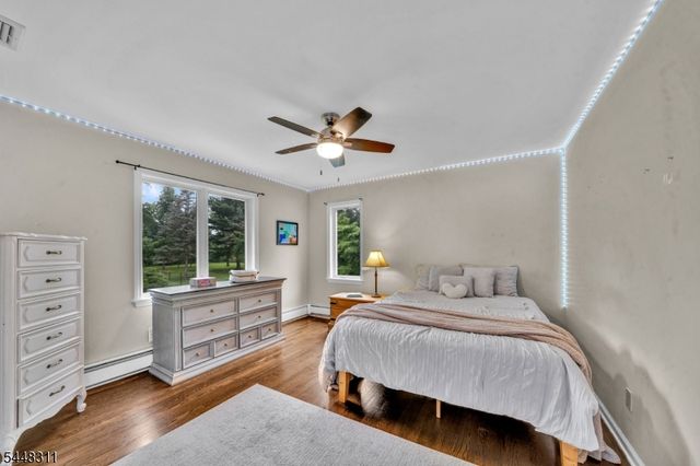 5 Fieldstone Dr, Clinton Twp., NJ 08833